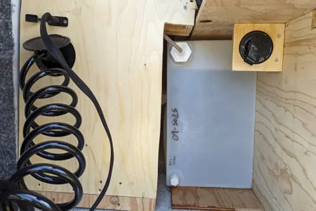 Shoebill Roofer (Chevrolet Express 2009)