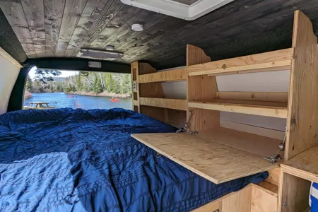 Shoebill Roofer (Chevrolet Express 2009)