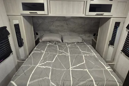 2023 family & pet friendly bunkhouse glamper
