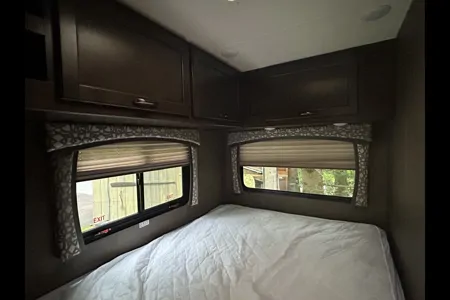 Irv’s Thor Motor Coach Chateau Class C