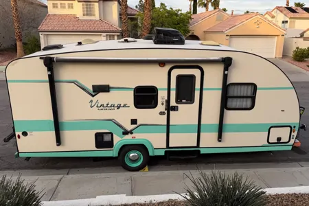 “Diner on Wheels” - Gulf Stream Vintage 19BFD Travel Trailer