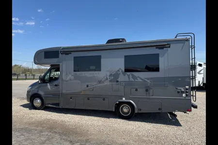 Brand new 2025 East to West Entrada 24FM ClassC