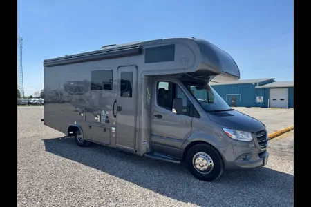 Brand new 2025 East to West Entrada 24FM ClassC