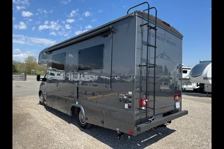 Brand new 2025 East to West Entrada 24FM ClassC