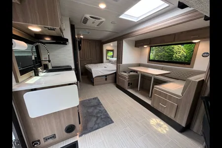 Brand new 2025 East to West Entrada 24FM ClassC