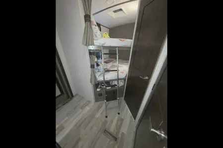 2018 Surveyor 247BH Dog Friendly + Bunkhouse + Island, Sleeps 8