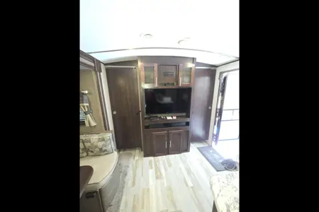 2018 Surveyor 247BH Dog Friendly + Bunkhouse + Island, Sleeps 8