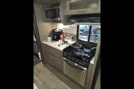 2018 Surveyor 247BH Dog Friendly + Bunkhouse + Island, Sleeps 8