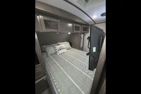 2018 Surveyor 247BH Dog Friendly + Bunkhouse + Island, Sleeps 8