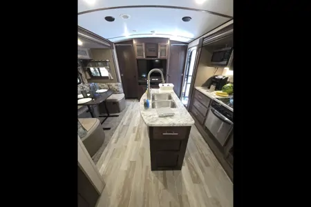 2018 Surveyor 247BH Dog Friendly + Bunkhouse + Island, Sleeps 8