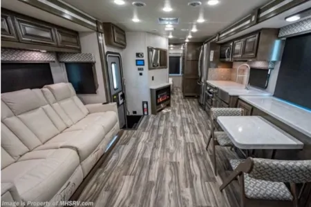 CONVENIENT & EASY TO DRIVE Forest River Georgetown GT7 32J7 Class A