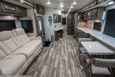CONVENIENT & EASY TO DRIVE Forest River Georgetown GT7 32J7 Class A