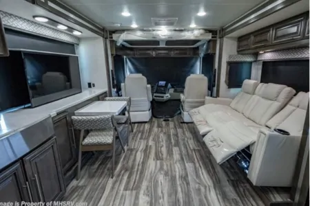CONVENIENT & EASY TO DRIVE Forest River Georgetown GT7 32J7 Class A