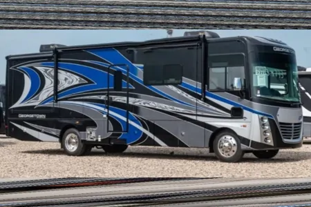 CONVENIENT & EASY TO DRIVE Forest River Georgetown GT7 32J7 Class A