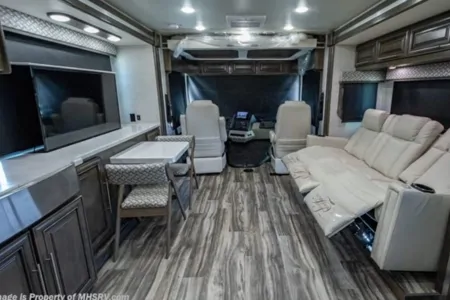 CONVENIENT & EASY TO DRIVE Forest River Georgetown GT7 32J7 Class A