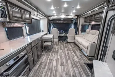 CONVENIENT & EASY TO DRIVE Forest River Georgetown GT7 32J7 Class A