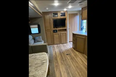 BIG Family Fun, Year Round Coachmen Catalina Legacy Edition Travel Trailer