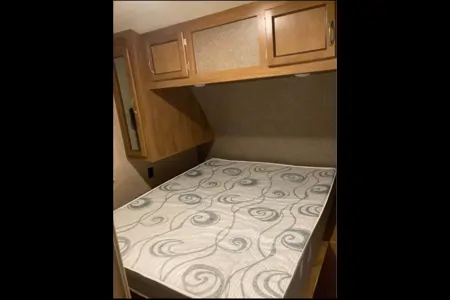 BIG Family Fun, Year Round Coachmen Catalina Legacy Edition Travel Trailer