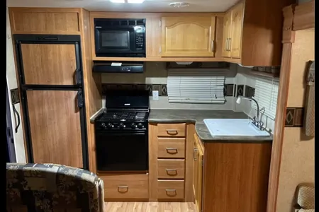 Super comfy 28 Ft Fleetwood Wilderness Travel Trailer
