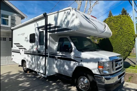 2022 coachmen class c 22XG motorhome for 5 people  