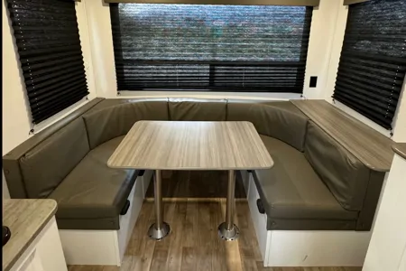 Viktoriya 's Hideout 2022 Travel Trailer