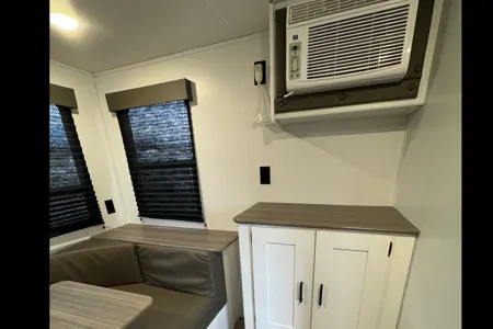 Viktoriya 's Hideout 2022 Travel Trailer