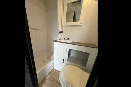 Viktoriya 's Hideout 2022 Travel Trailer