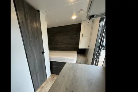 Viktoriya 's Hideout 2022 Travel Trailer