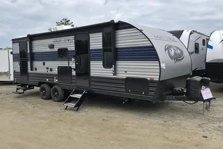 Chillin' Cherokee Grey Wolf 2022 Trailer 
