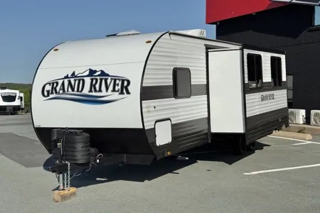 Grand River 32BRE Travel Trailer