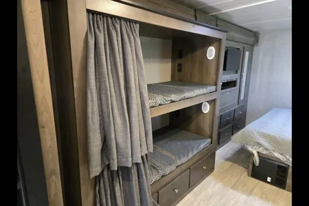 George's Nexus RV Phantom 32P