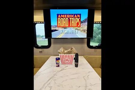 New Family RV (1,300 miles) | Bunks + Smart TVs | Pet/Smoke-Free