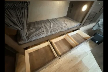 New Family RV (1,300 miles) | Bunks + Smart TVs | Pet/Smoke-Free