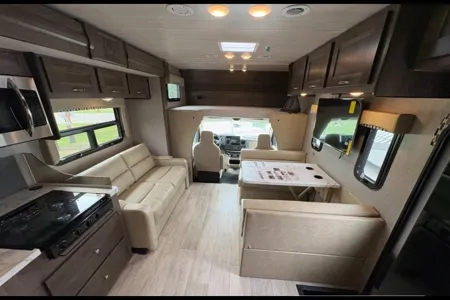 New Family RV (1,300 miles) | Bunks + Smart TVs | Pet/Smoke-Free