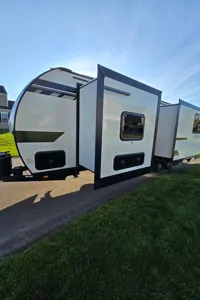 Tate and Allison's Venture Stratus 302VBH Travel Trailer
