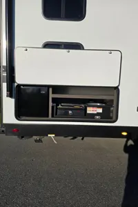 Tate and Allison's Venture Stratus 302VBH Travel Trailer