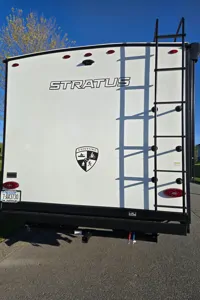 Tate and Allison's Venture Stratus 302VBH Travel Trailer