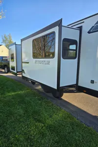 Tate and Allison's Venture Stratus 302VBH Travel Trailer