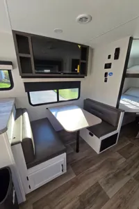 Tate and Allison's Venture Stratus 302VBH Travel Trailer