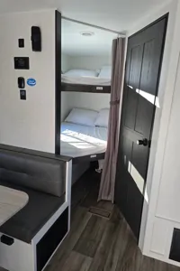 Tate and Allison's Venture Stratus 302VBH Travel Trailer