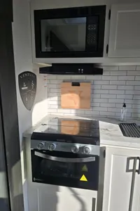 Tate and Allison's Venture Stratus 302VBH Travel Trailer