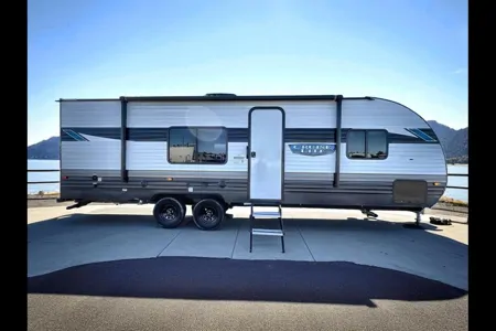 2024 Salem Sleeps 8 With Bunk Beds & Solar!