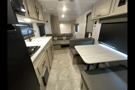 2024 Salem Sleeps 8 With Bunk Beds & Solar!