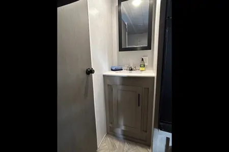 2024 Salem Sleeps 8 With Bunk Beds & Solar!