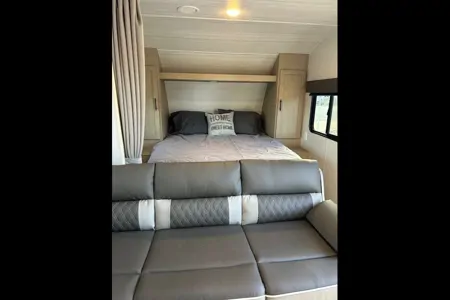 2024 Salem Sleeps 8 With Bunk Beds & Solar!