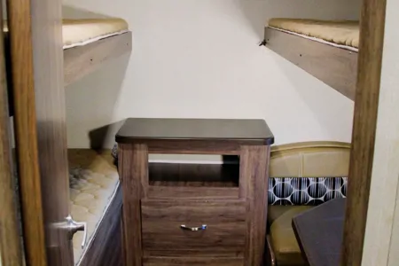 Jeremy 's Igo 28bhs Travel Trailer