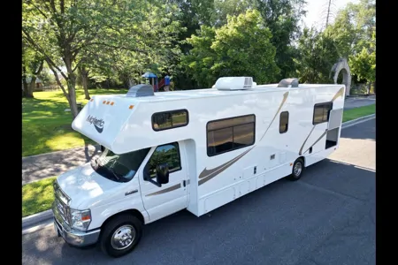 Fireside RV's 2019 Thor Motor Coach Majestic 28A - LMI1519