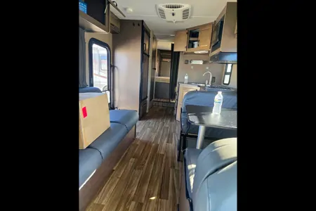 Fireside RV's 2019 Thor Motor Coach Majestic 28A - LMI1519