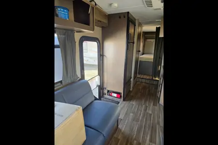 Fireside RV's 2019 Thor Motor Coach Majestic 28A - LMI1519
