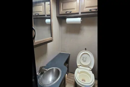 Fireside RV's 2019 Thor Motor Coach Majestic 28A - LMI1519